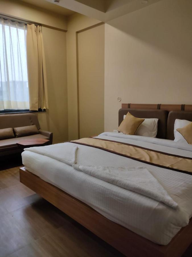 Hotel The Golf 1 Lakhnau Kültér fotó